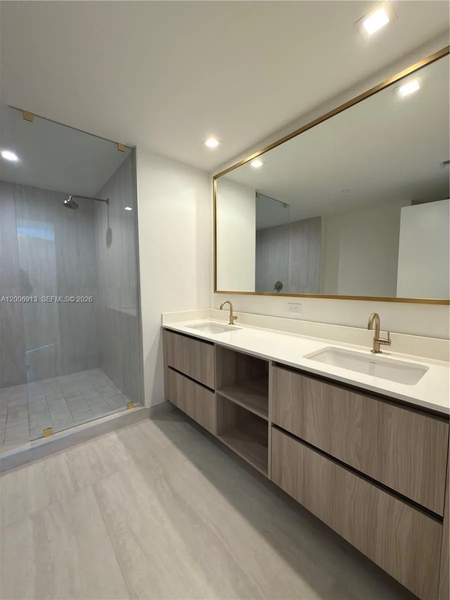 77 SE 5th St # 1602, Miami, FL 33131 photo 10
