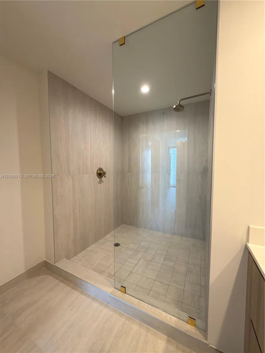 77 SE 5th St # 1602, Miami, FL 33131 photo 11
