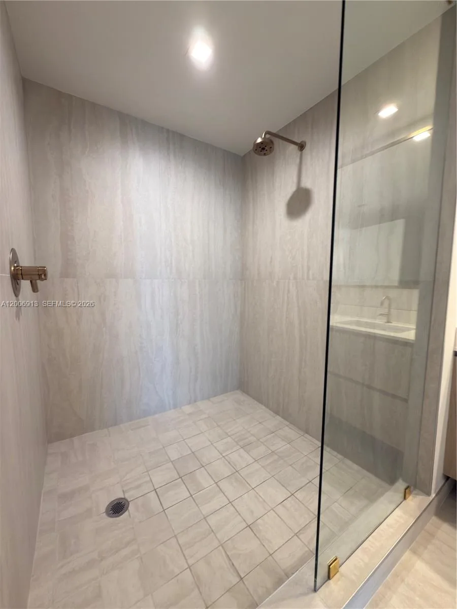 77 SE 5th St # 1602, Miami, FL 33131 photo 13