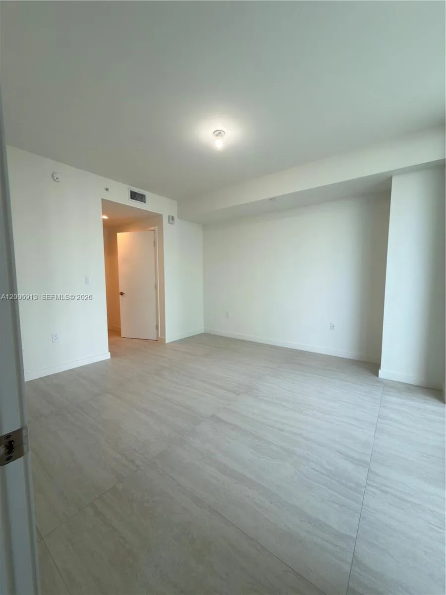 77 SE 5th St # 1602, Miami, FL 33131 photo 6