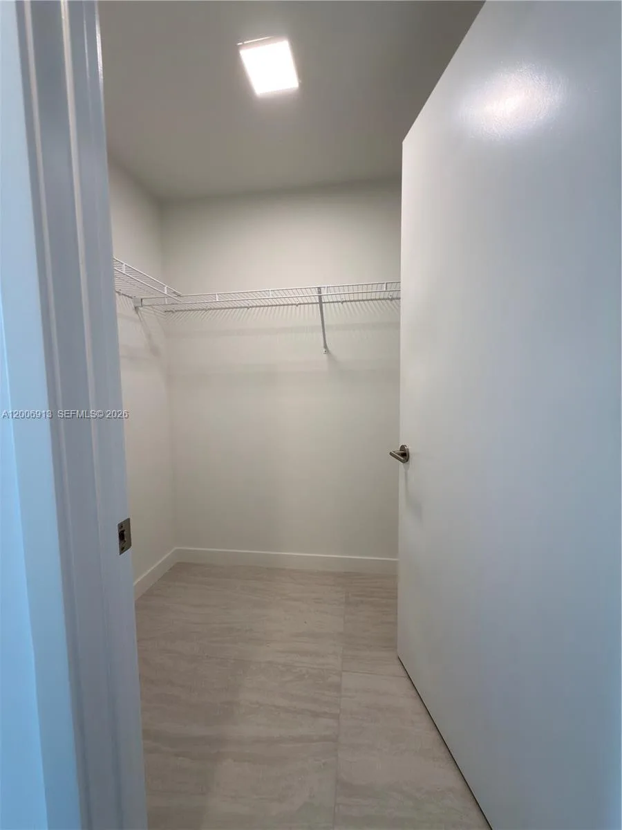 77 SE 5th St # 1602, Miami, FL 33131 photo 8