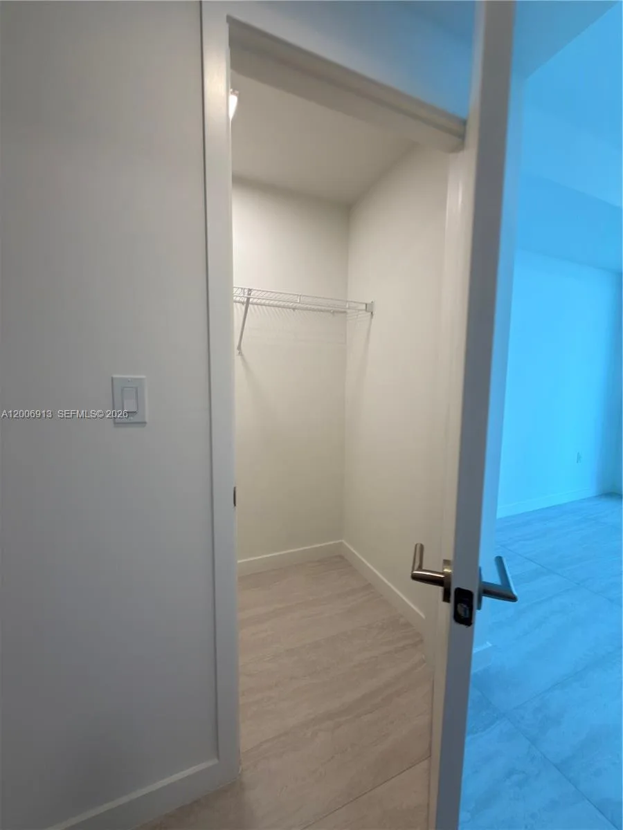 77 SE 5th St # 1602, Miami, FL 33131 photo 9