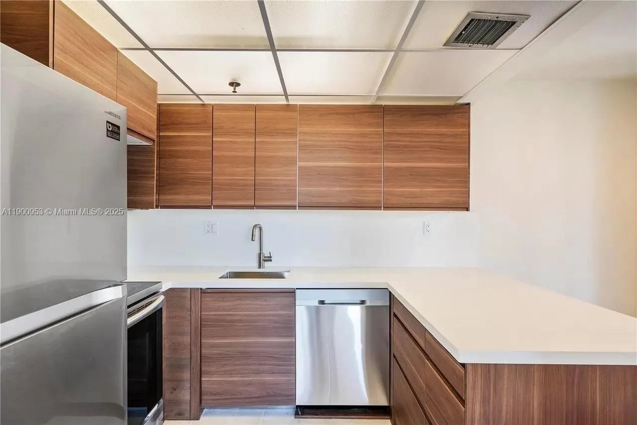 17890 W Dixie Hwy # 606, North Miami Beach, FL 33160