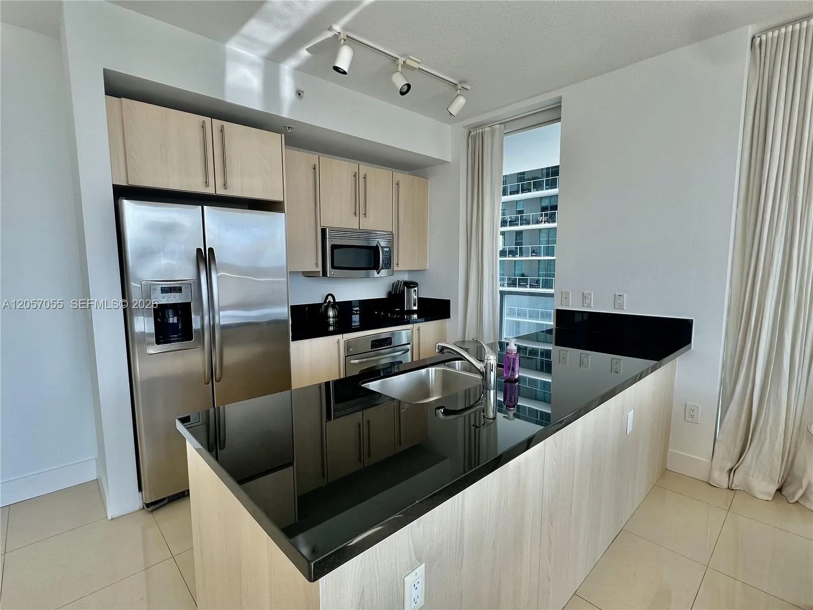 1111 SW 1st Ave # 1914, Miami, FL 33130 photo 2