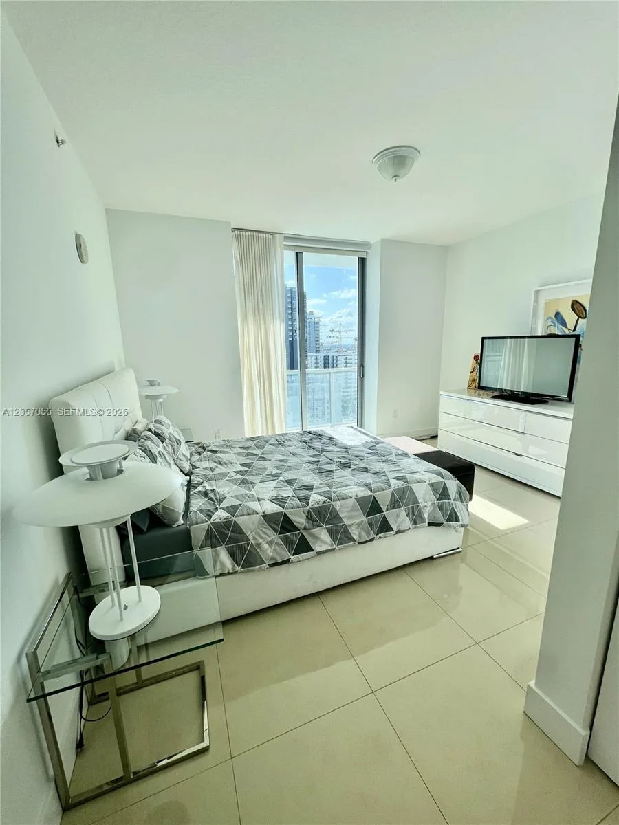 1111 SW 1st Ave # 1914, Miami, FL 33130 photo 8