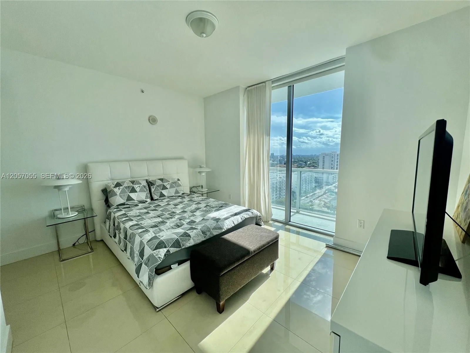 1111 SW 1st Ave # 1914, Miami, FL 33130 photo 9