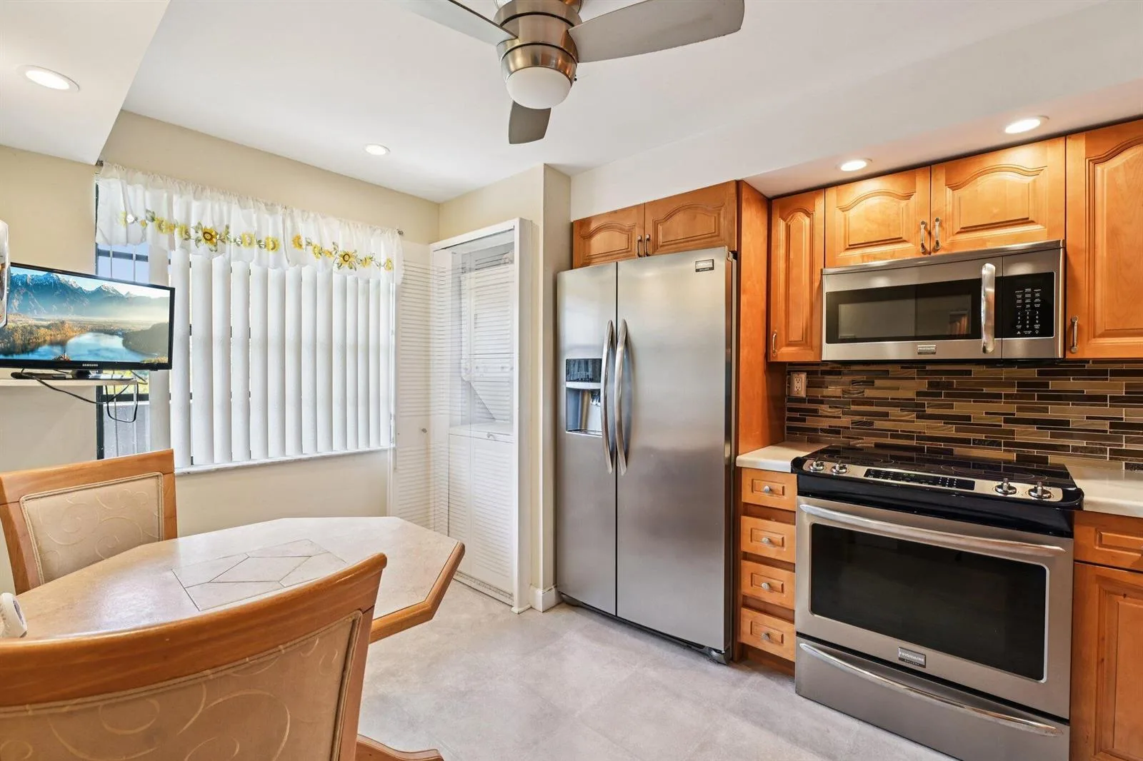 1101 Colony Point Circle # 404, Pembroke Pines, FL 33026