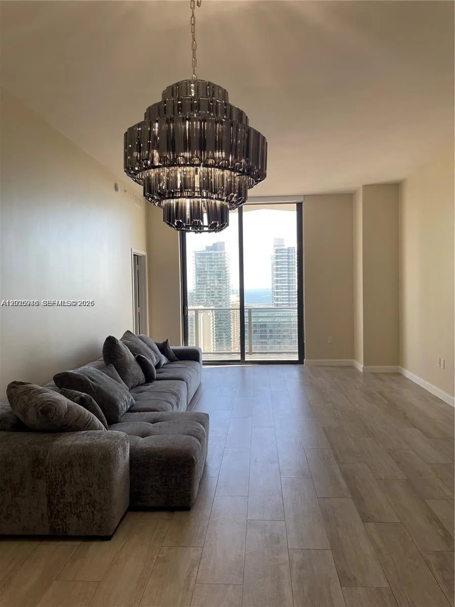 55 SW 9th St # 4304, Miami, FL 33130 photo 5