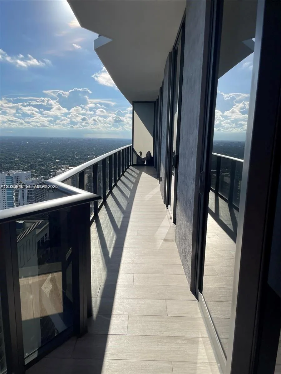 55 SW 9th St # 4304, Miami, FL 33130 photo 9