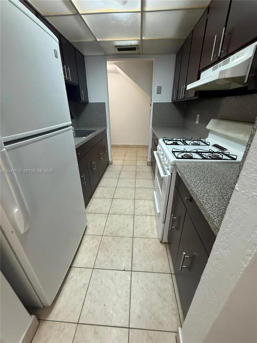 1305 W 53rd St # 406, Hialeah, FL 33012 photo 2