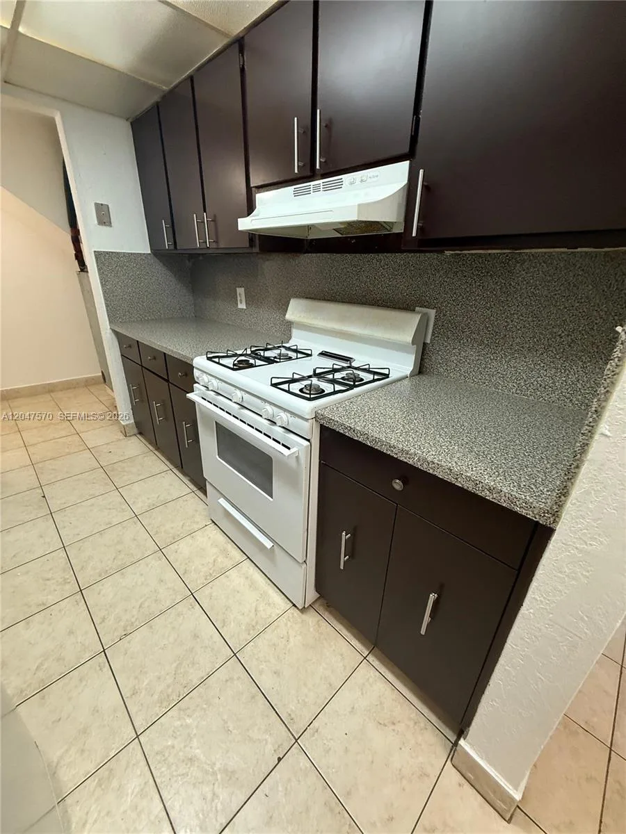 1305 W 53rd St # 406, Hialeah, FL 33012 photo 9