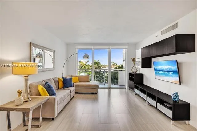 3001 S Ocean Dr # 433, Hollywood, FL 33019