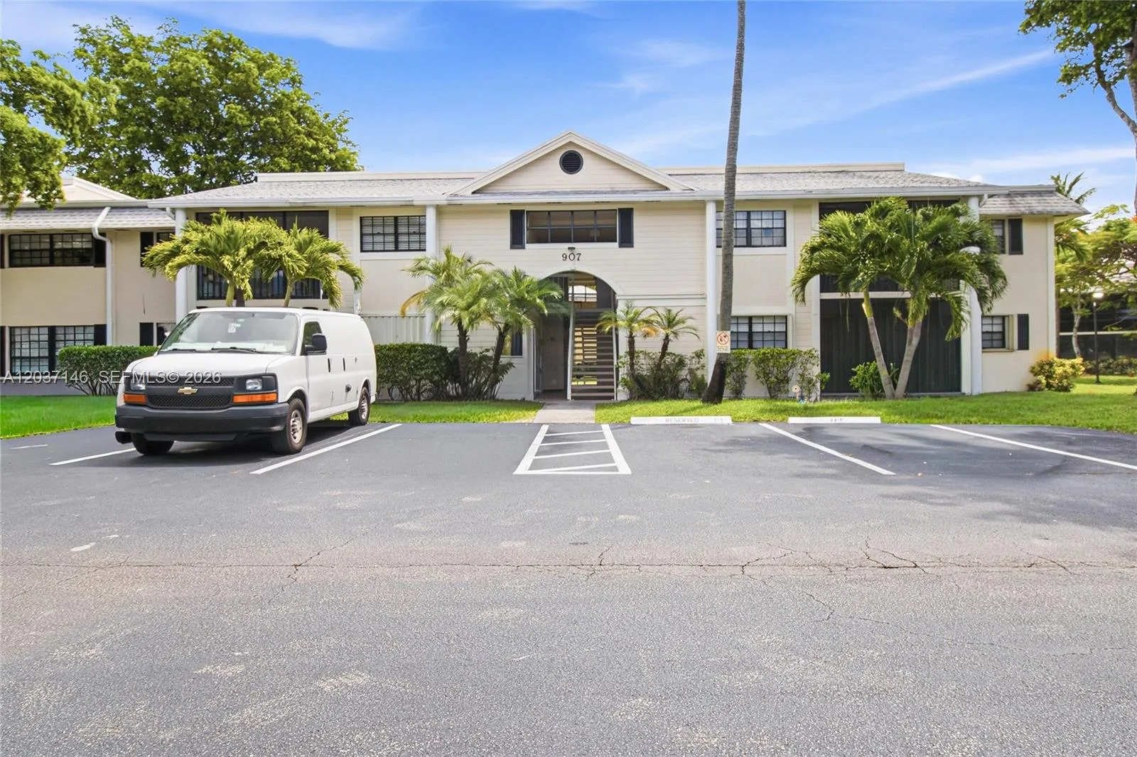 907 NE 199th St # 106, Miami, FL 33179 photo 2