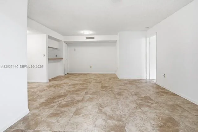 907 NE 199th St # 106, Miami, FL 33179 photo 4