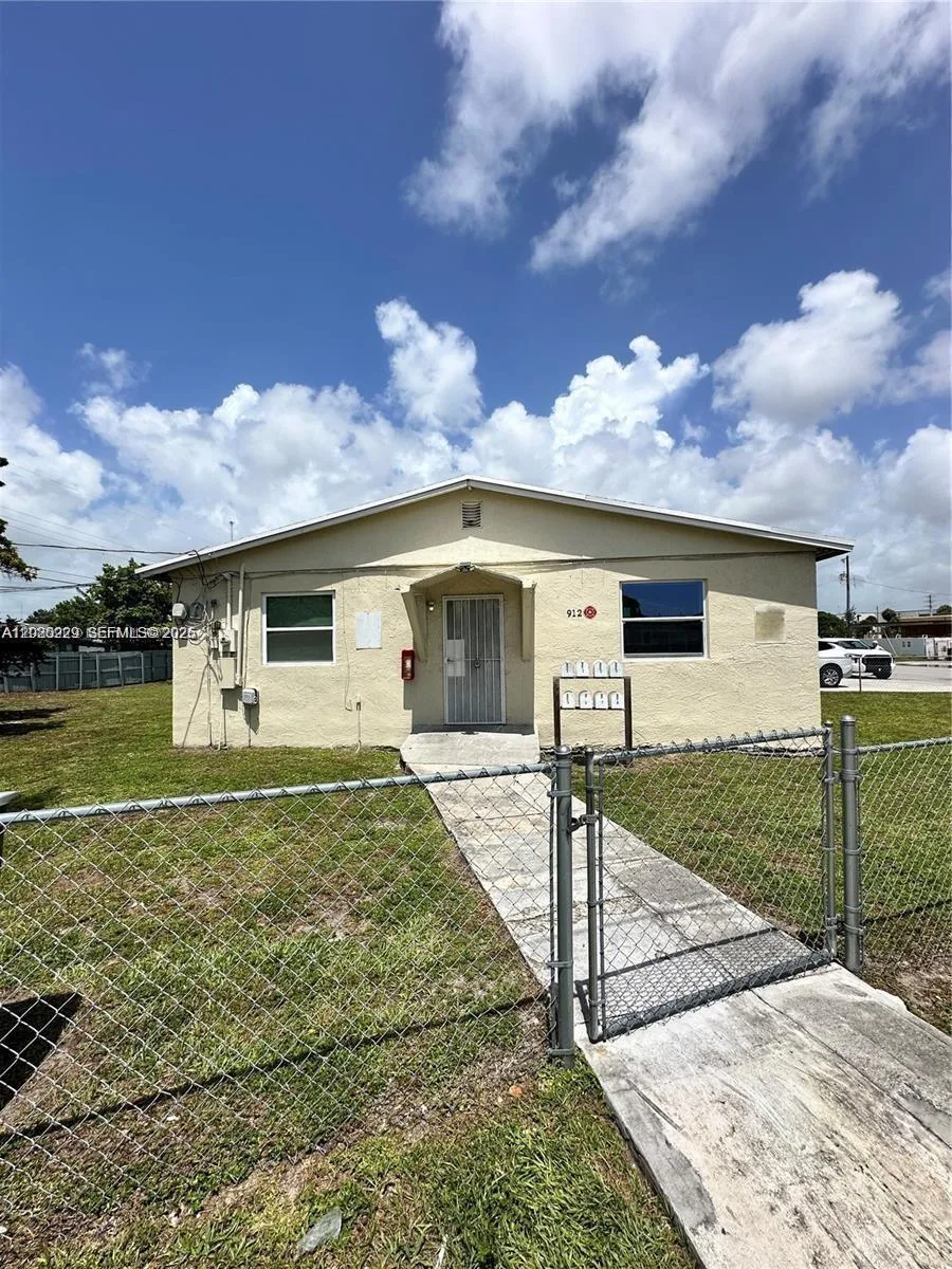 912 NW 9th Ave # 8, Hallandale Beach, FL 33009