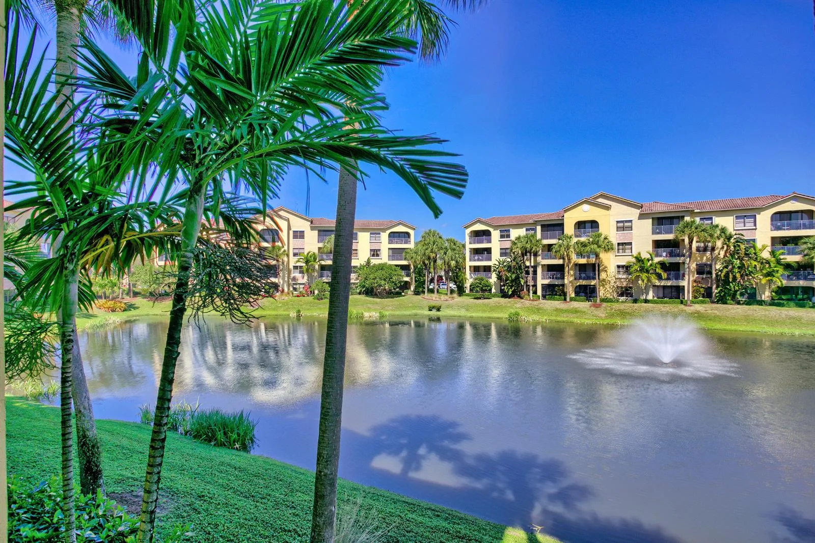 400 Uno Lago Drive # 204, Juno Beach, FL 33408