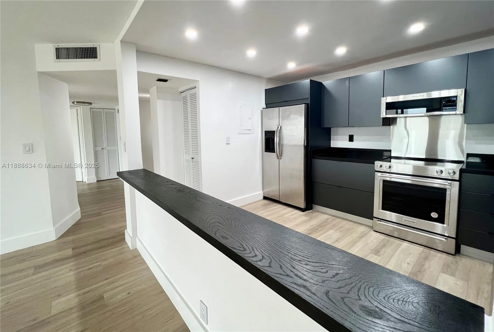 1901 Brickell Ave # B1613, Miami, FL 33129