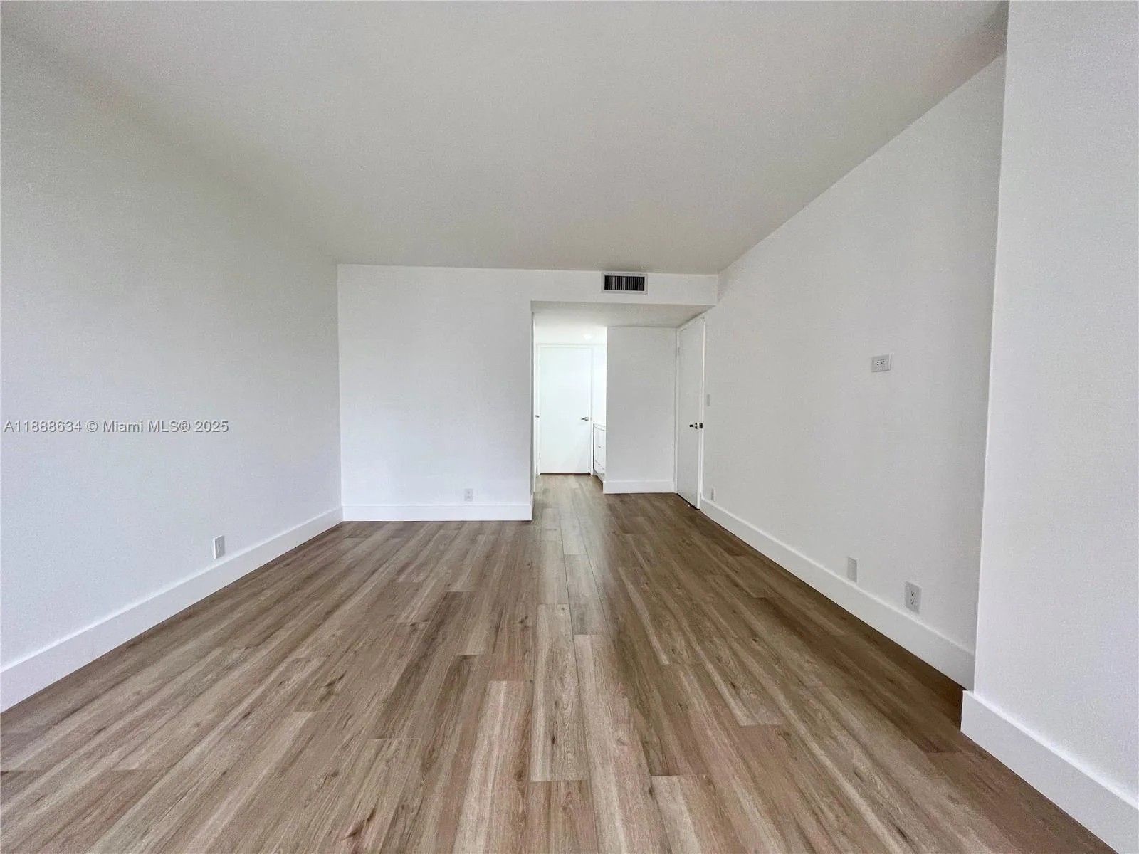 1901 Brickell Ave # B1613, Miami, FL 33129 photo 13