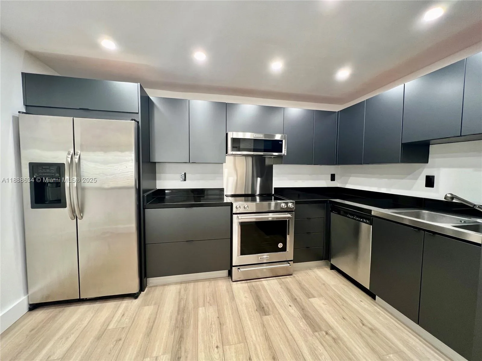 1901 Brickell Ave # B1613, Miami, FL 33129 photo 3
