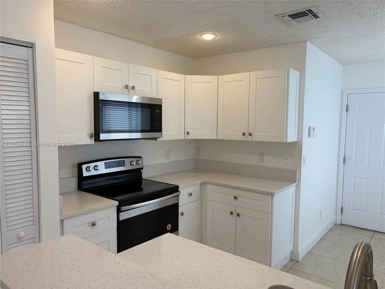 9020 N Lake Park Cir N, Davie, FL 33328 photo 3