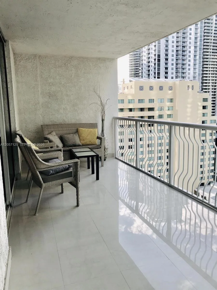 1200 Brickell Bay Dr # 2418, Miami, FL 33131 photo 2