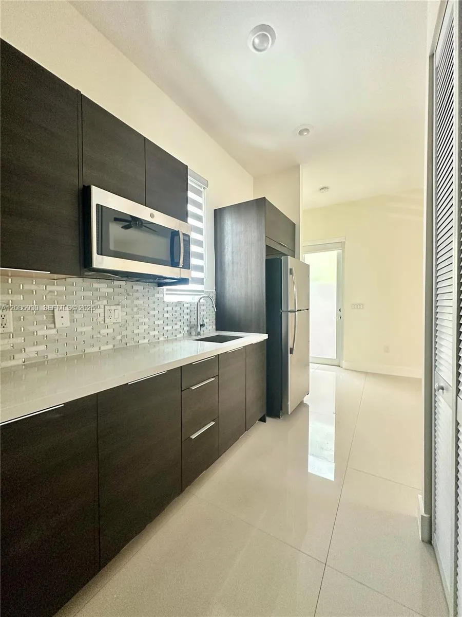 6681 NW 104 AVE # EFFIC, Doral, FL 33178