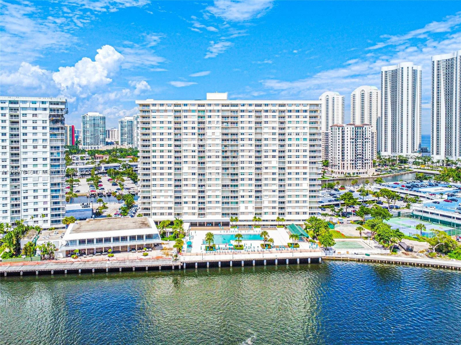 300 Bayview Dr # 1012, Sunny Isles Beach, FL 33160