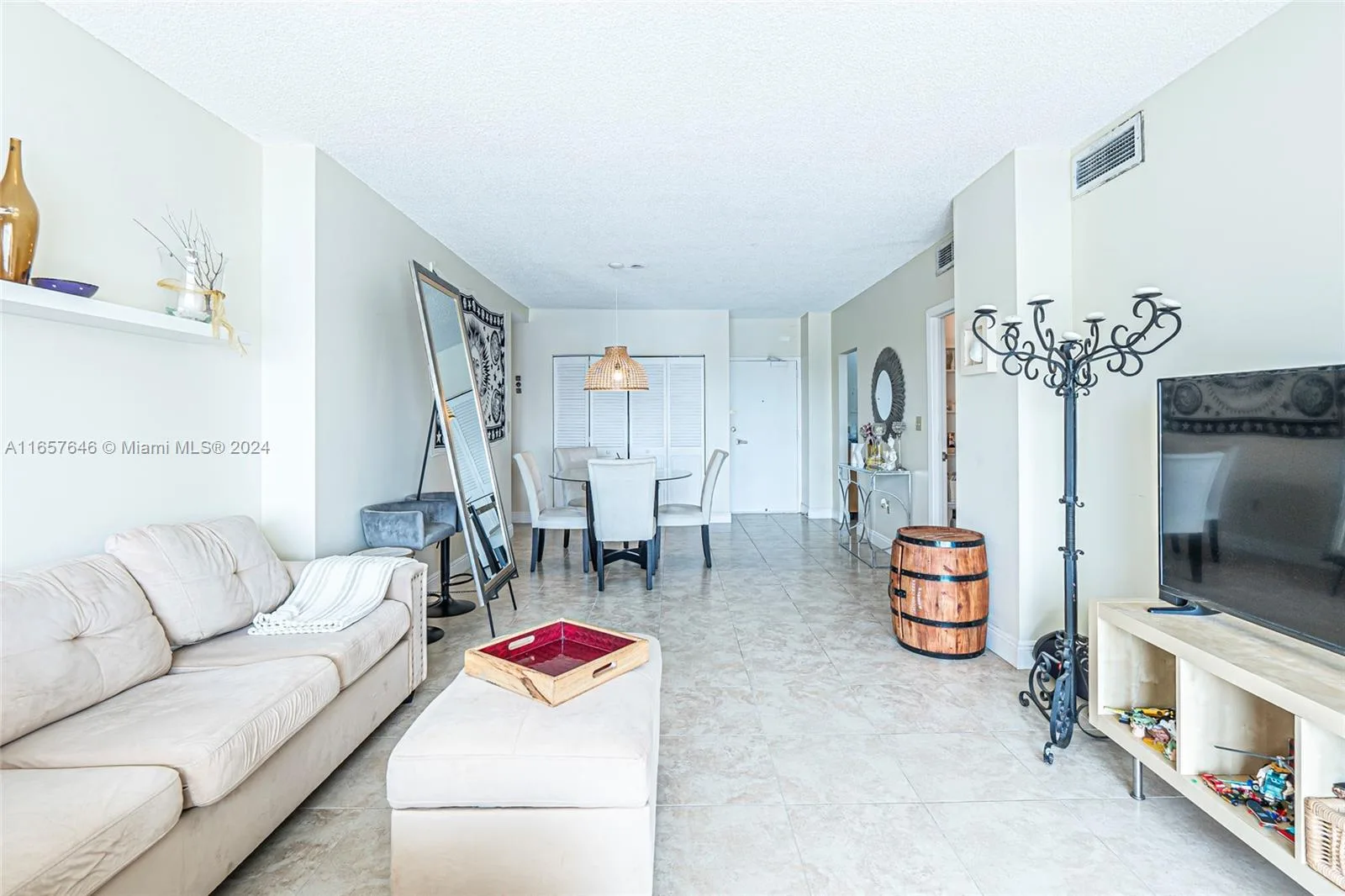 300 Bayview Dr # 1012, Sunny Isles Beach, FL 33160 photo 10