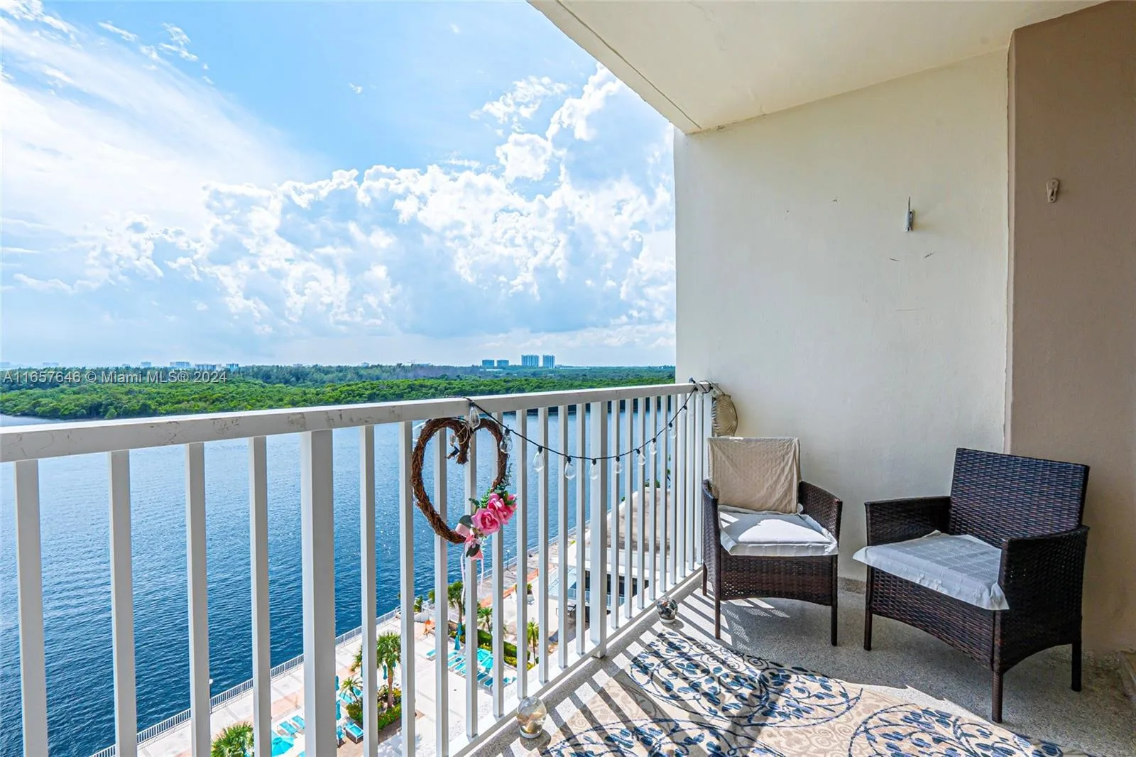 300 Bayview Dr # 1012, Sunny Isles Beach, FL 33160 photo 13