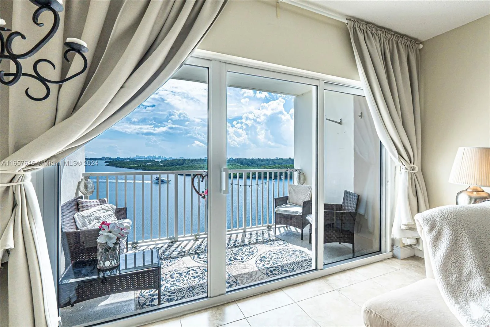300 Bayview Dr # 1012, Sunny Isles Beach, FL 33160 photo 3