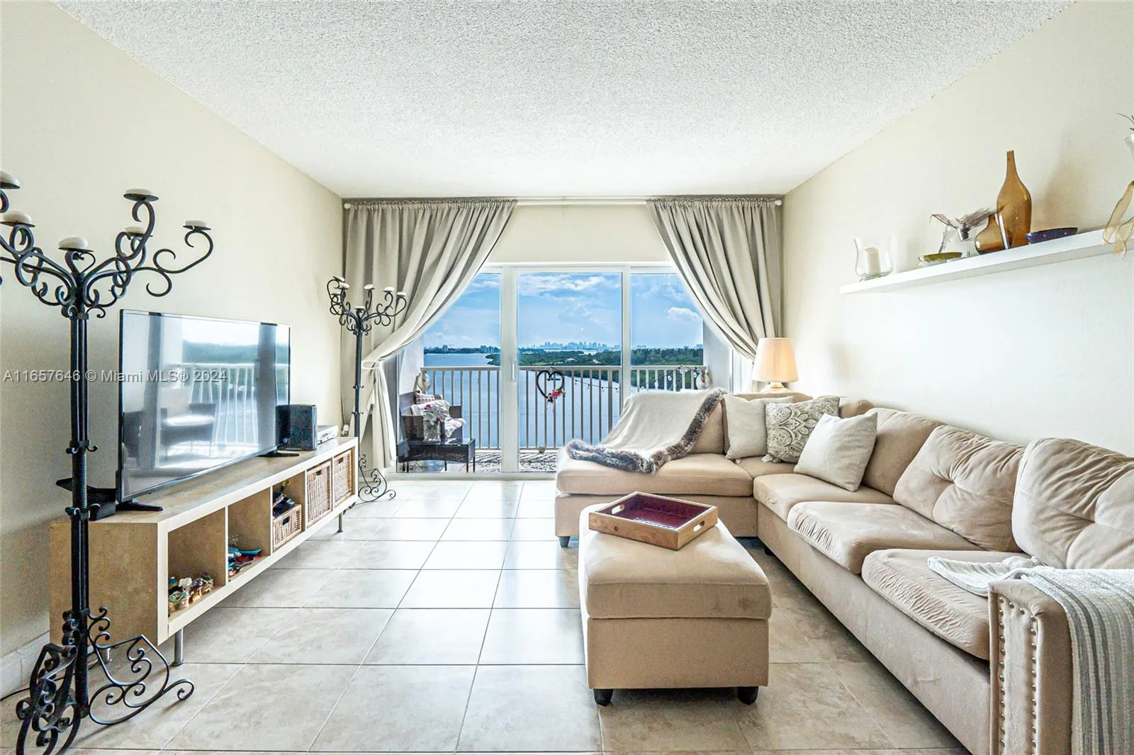 300 Bayview Dr # 1012, Sunny Isles Beach, FL 33160 photo 5