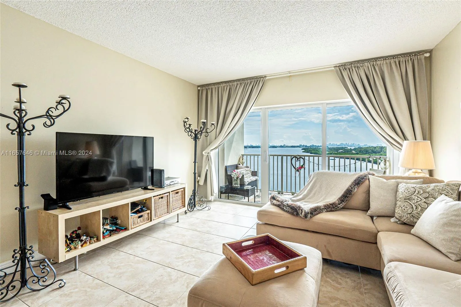 300 Bayview Dr # 1012, Sunny Isles Beach, FL 33160 photo 6