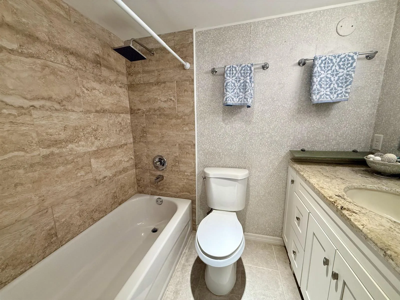 28 Ventnor B Drive, Deerfield Beach, FL 33442 photo 13