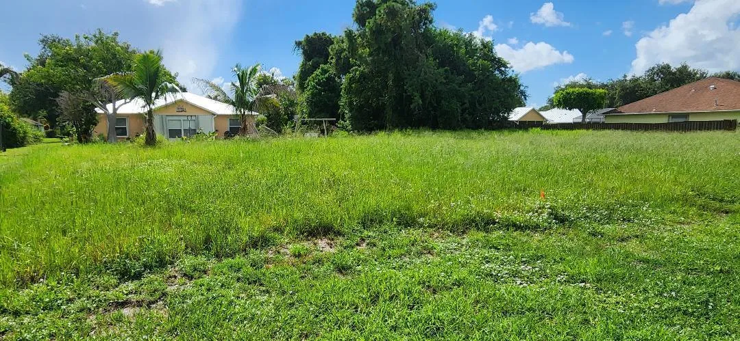 8245 SANDPINE Circle, Port St. Lucie, FL 34952