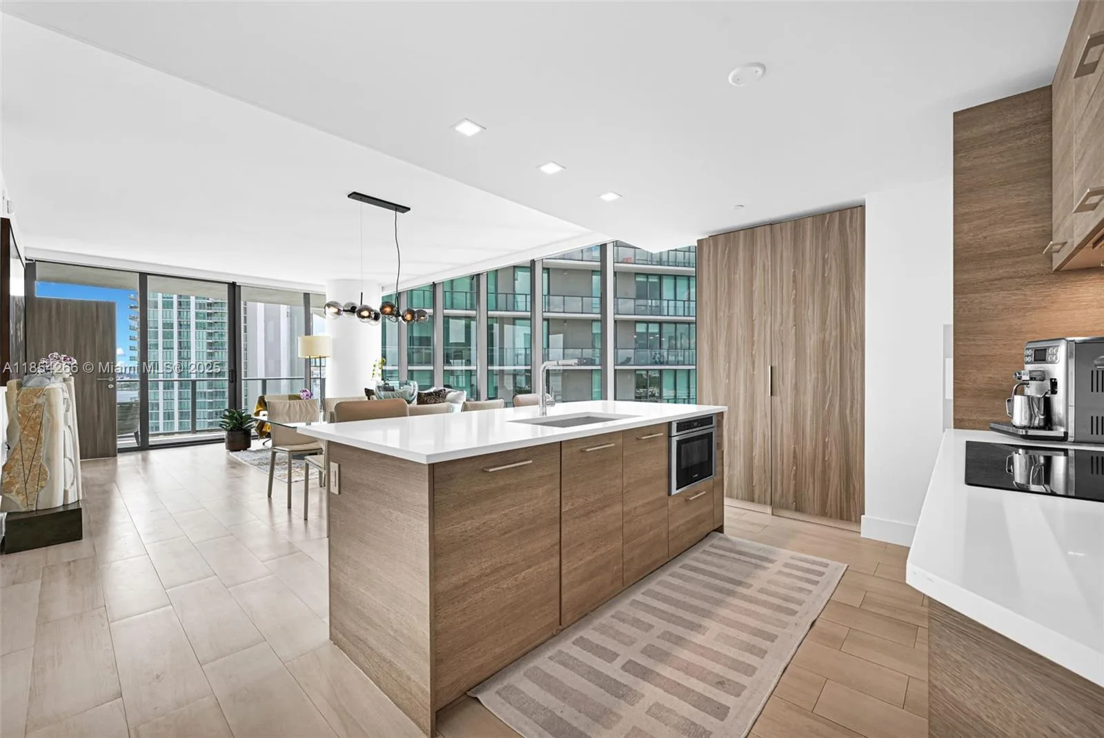 650 NE 32nd St # 2201, Miami, FL 33137 photo 3