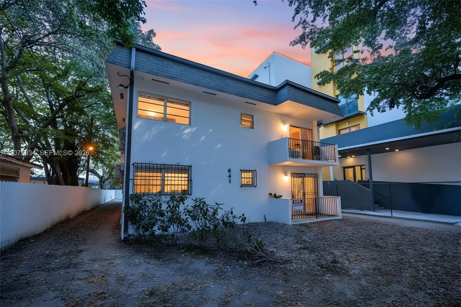 641 NW 2nd St, Miami, FL 33128 photo 2