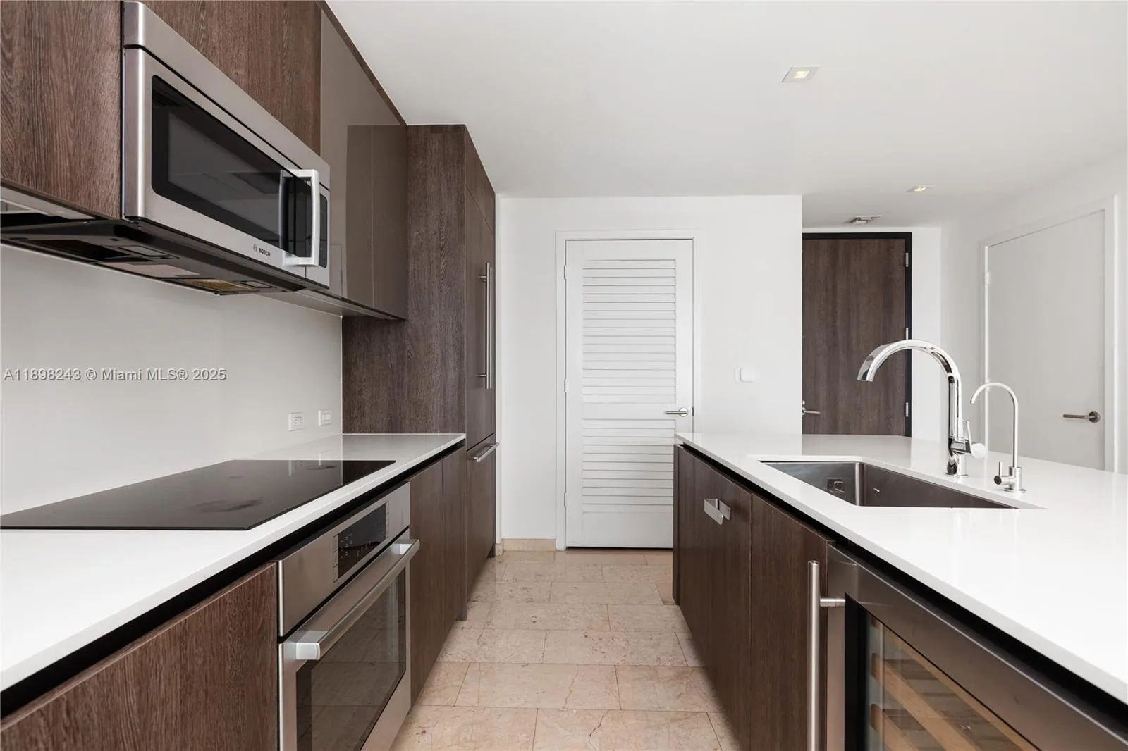 68 SE 6th St # 3906, Miami, FL 33131 photo 10