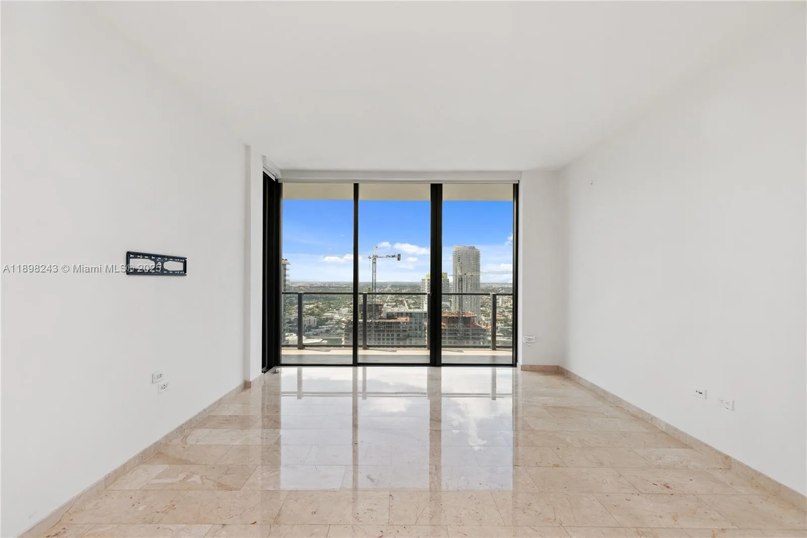 68 SE 6th St # 3906, Miami, FL 33131 photo 13