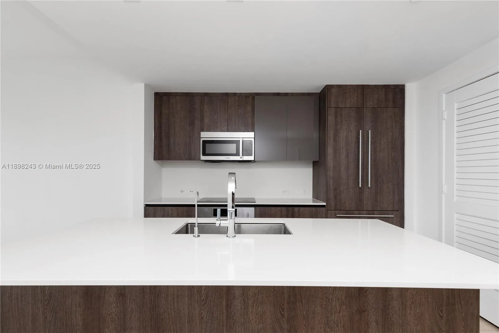 68 SE 6th St # 3906, Miami, FL 33131 photo 3