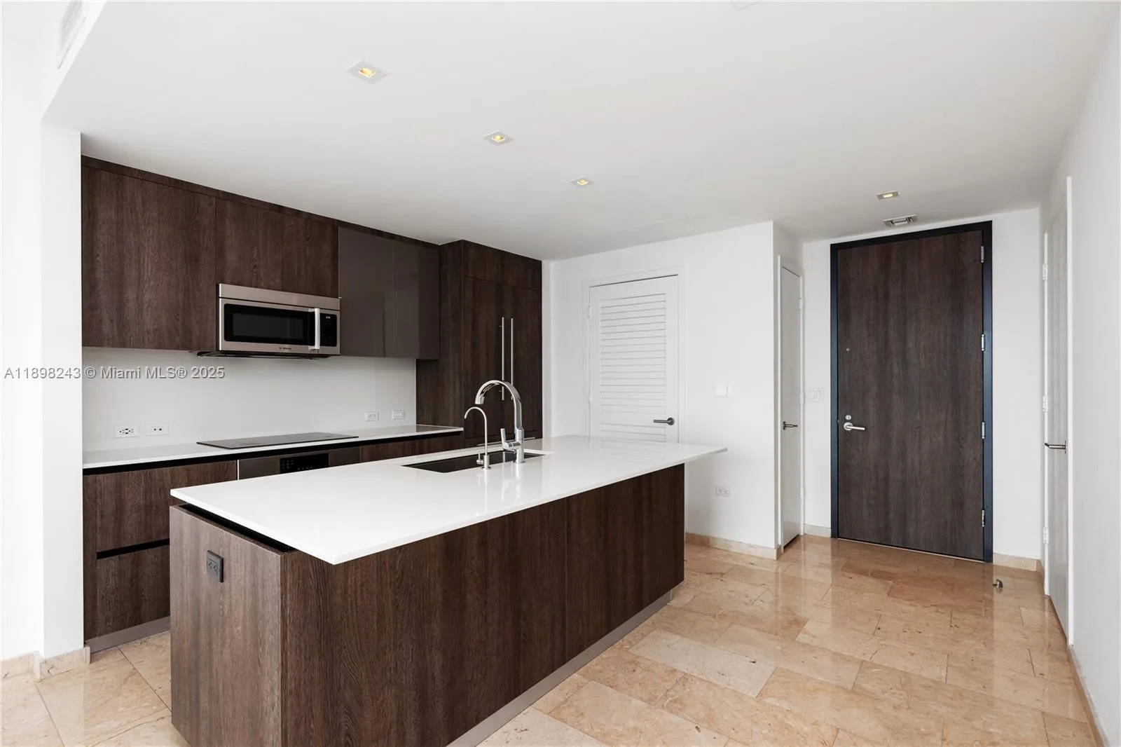 68 SE 6th St # 3906, Miami, FL 33131 photo 4