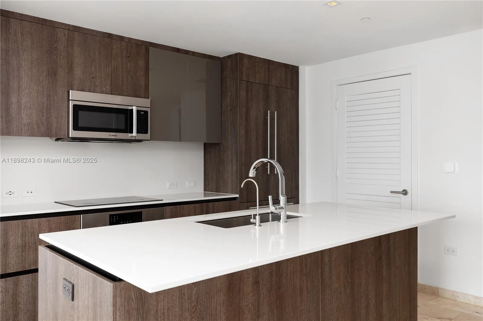 68 SE 6th St # 3906, Miami, FL 33131 photo 5