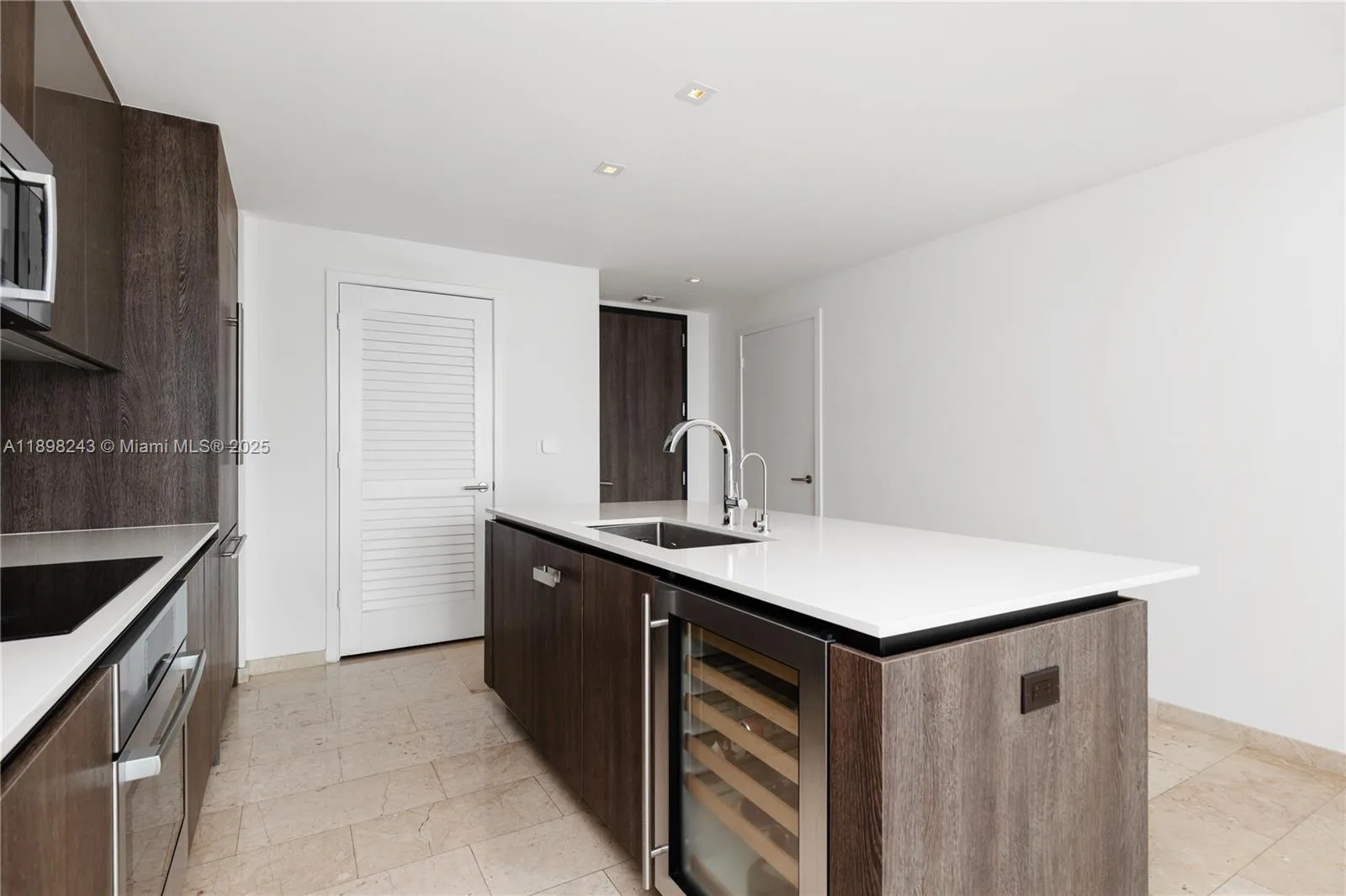68 SE 6th St # 3906, Miami, FL 33131 photo 9