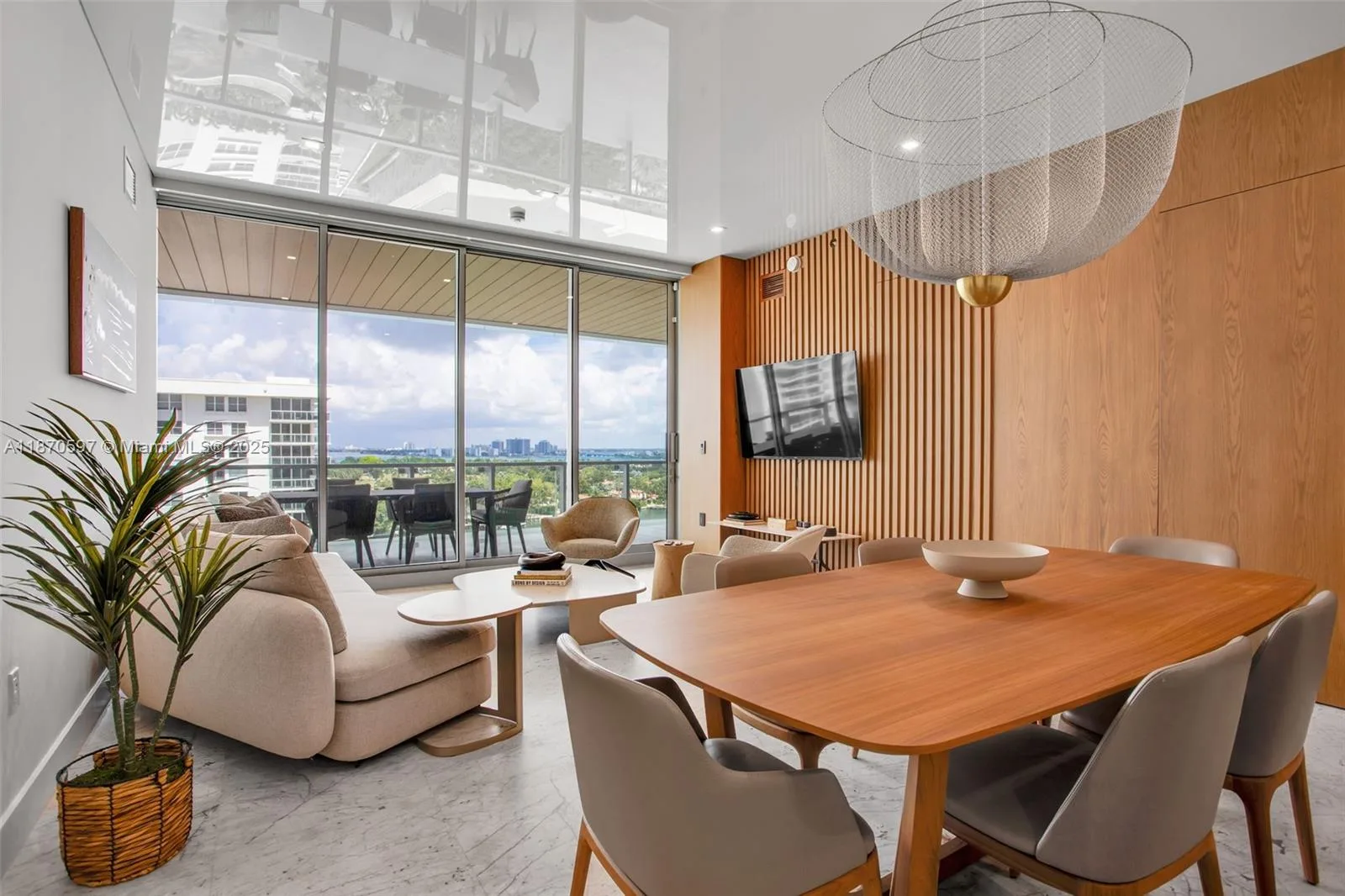 5775 Collins Ave # 1105, Miami Beach, FL 33140