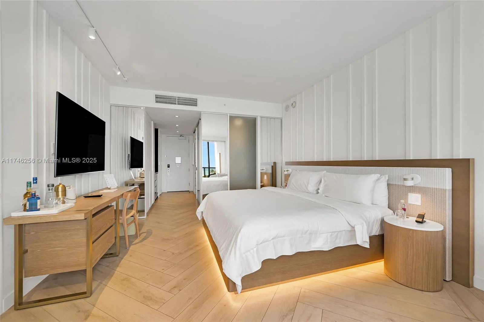 2201 Collins Ave # 625, Miami Beach, FL 33139 photo 9