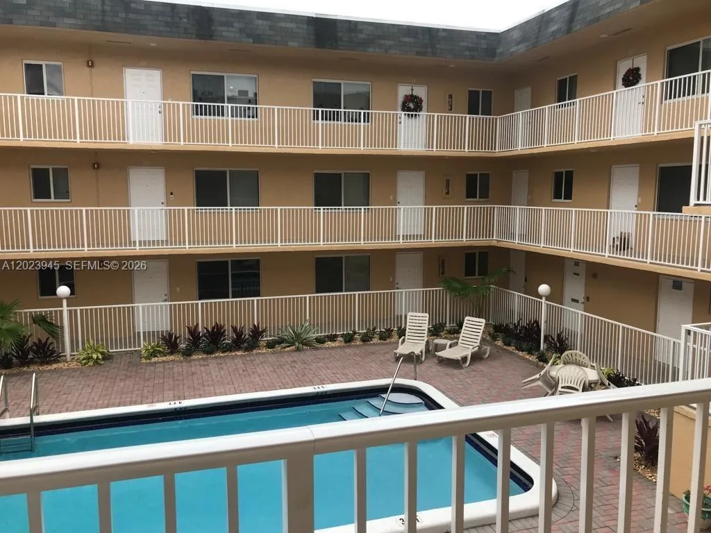 7910 Taft St # 214, Pembroke Pines, FL 33024