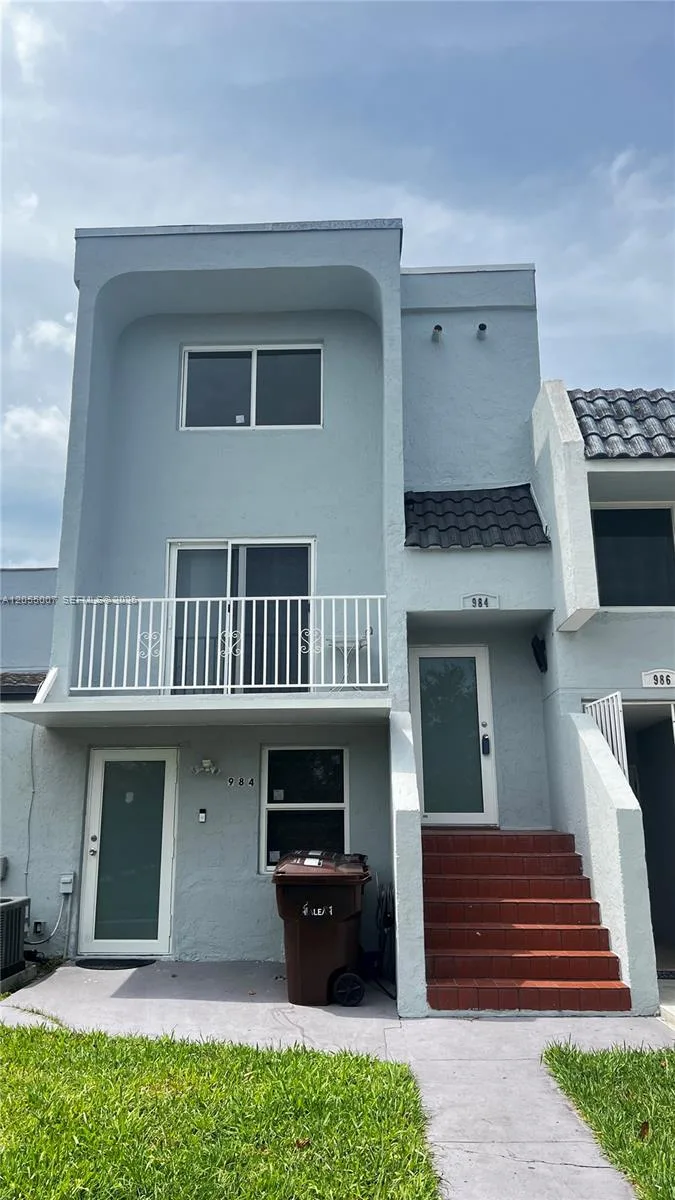984 W 40th St # 2, Hialeah, FL 33012