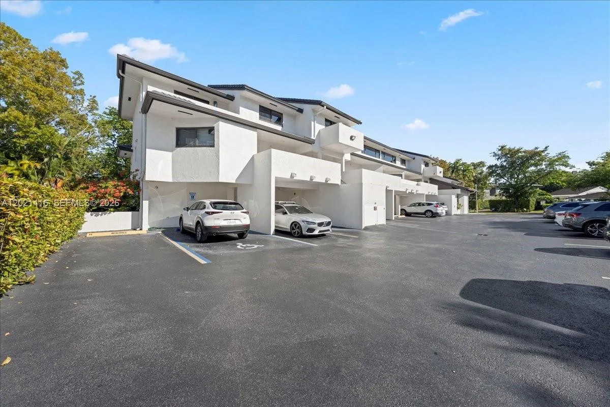 5750 Turin St # 207, Coral Gables, FL 33146