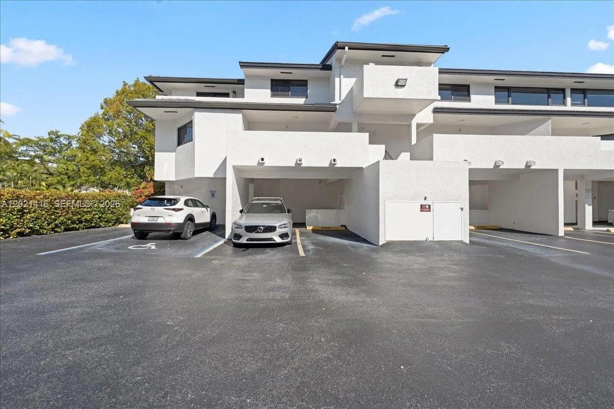5750 Turin St # 207, Coral Gables, FL 33146 photo 2