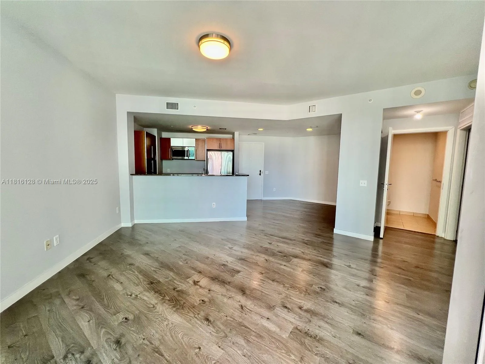 300 S Biscayne Blvd # 2705, Miami, FL 33131