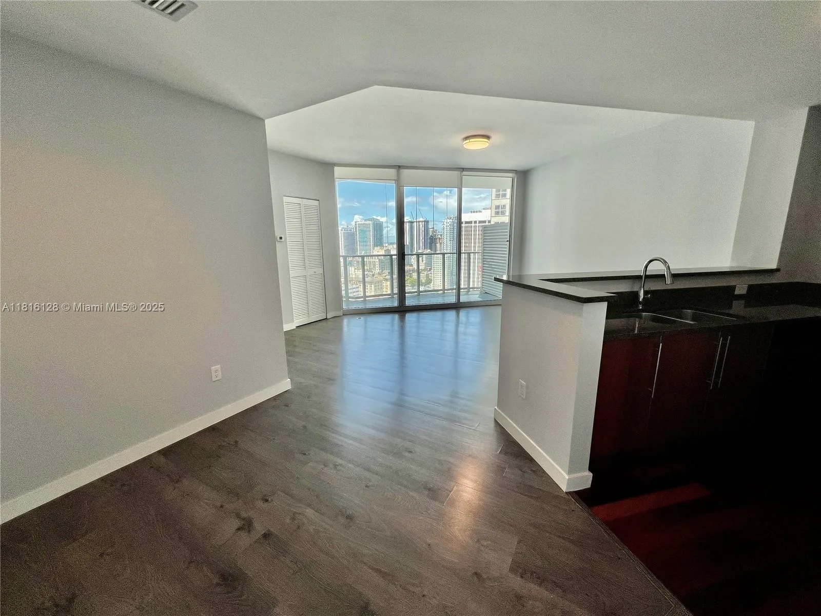 300 S Biscayne Blvd # 2705, Miami, FL 33131 photo 7